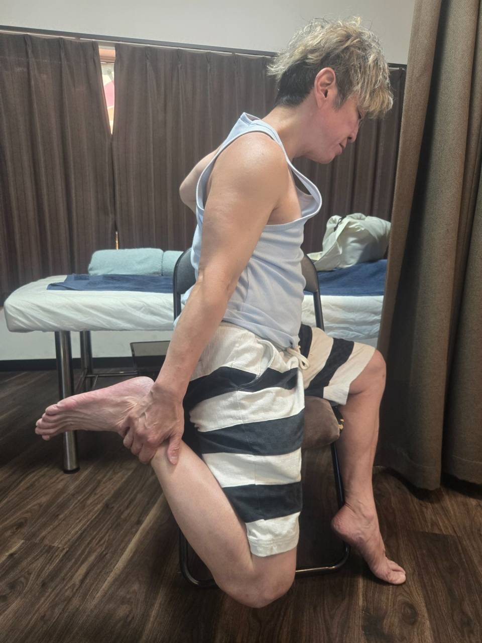 股関節のストレッチ