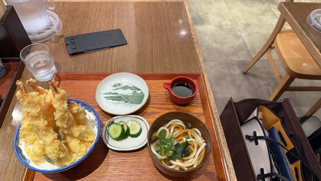 椿すずめ