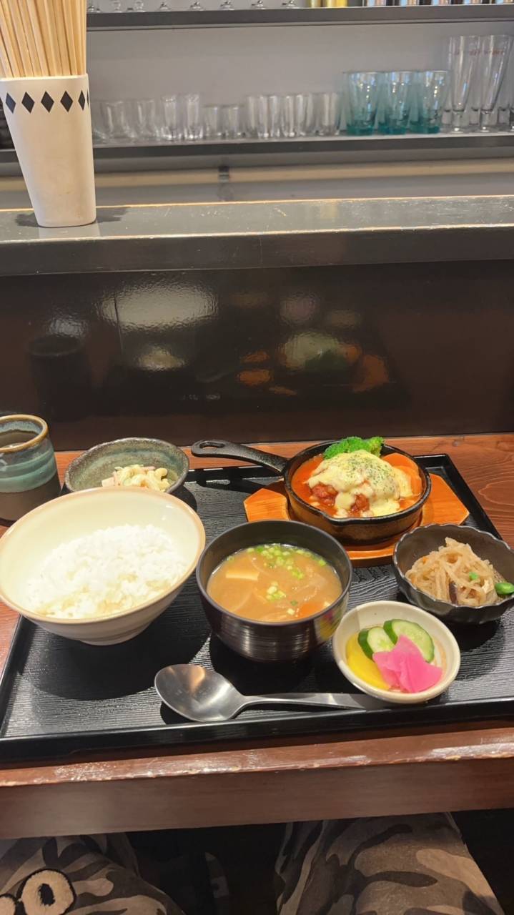 煮込みハンバーグ定食